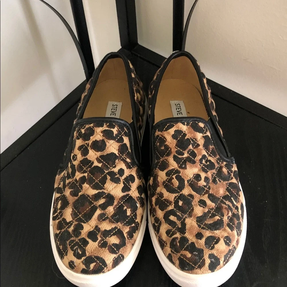 Woman’s Fall Leopard Print Slip-On canvas Sneakers - Brown